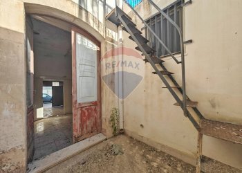 Edificio all\'aperto - Ufficio Piazza del Popolo
5, Floridia - foto 25