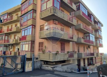 Edificio all\'aperto - Trilocale via rote
 
22, Acireale - foto 1