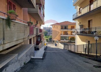 Edificio all\'aperto - Trilocale via rote
 
22, Acireale - foto 2