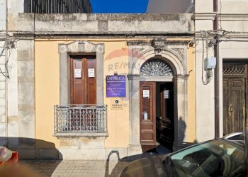 Edificio all\'aperto - Ufficio Piazza del Popolo
5, Floridia - foto 1