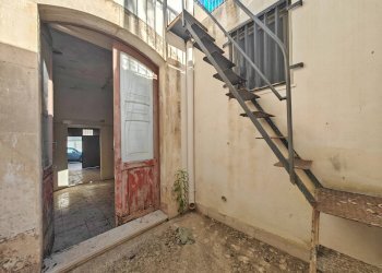 Edificio all\'aperto - Magazzino via Palestro
87, Floridia - foto 8