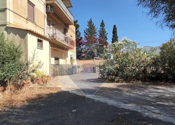 Edificio all\'aperto - Casa semi indipendente VIA UGO FOSCOLO
 
5, Caltagirone - foto 2