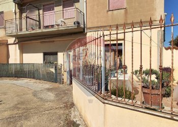 Casa all\'aperto - Casa semi indipendente VIA UGO FOSCOLO
 
5, Caltagirone - foto 4