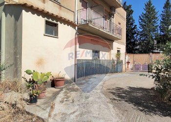 Edificio all\'aperto - Casa semi indipendente VIA UGO FOSCOLO
 
5, Caltagirone - foto 5