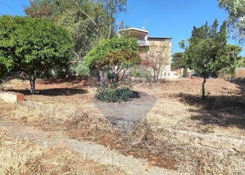 Giardino - Casa semi indipendente VIA UGO FOSCOLO
 
5, Caltagirone - foto 31