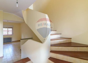 Scale - Villa a Schiera VIA GIOVANNI GRASSO
 
5, Aci Castello - foto 8