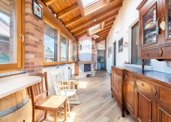 Sala da pranzo - Trilocale Via G. Garibaldi
 
1, Carpiano - foto 1