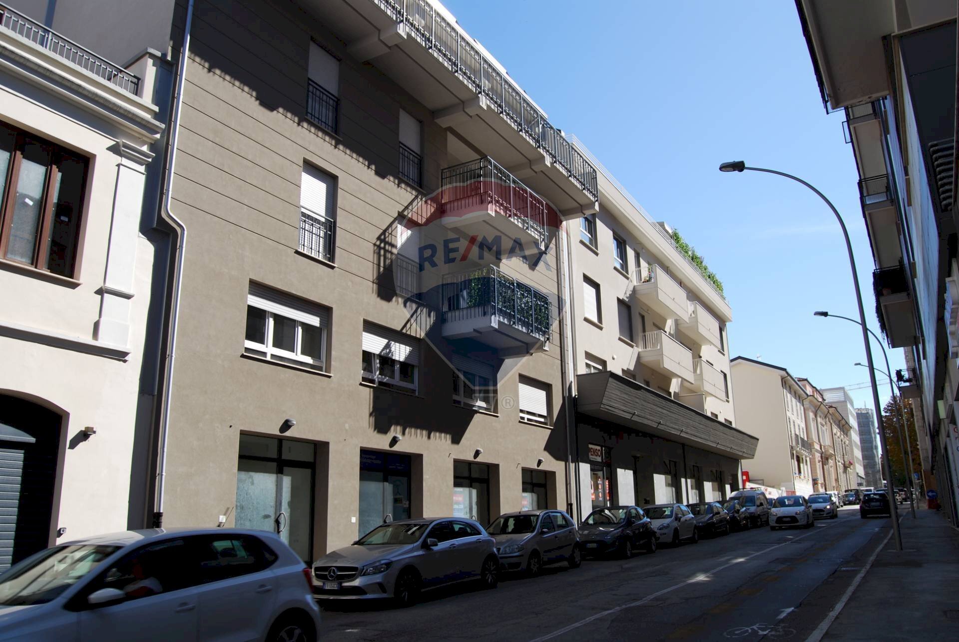 Edificio all\'aperto - Locale Commerciale L'Aquila - foto 1