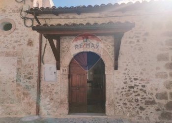 Edificio all\'aperto - Trilocale Via Dei Mori
 
21, Navelli - foto 2