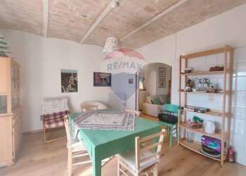 Sala da pranzo - Trilocale Via Dei Mori
 
21, Navelli - foto 9