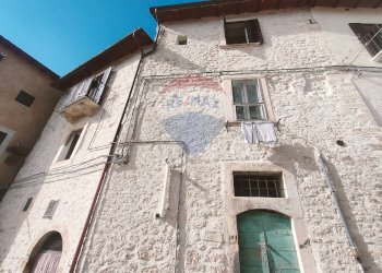 Edificio all\'aperto - Trilocale Via Dei Mori
 
21, Navelli - foto 27