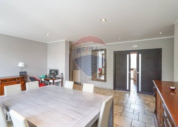 Sala da pranzo - Quadrilocale Via Cascine
 
11, Levate - foto 2