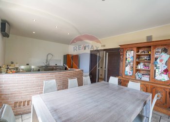 Sala da pranzo - Quadrilocale Via Cascine
 
11, Levate - foto 6