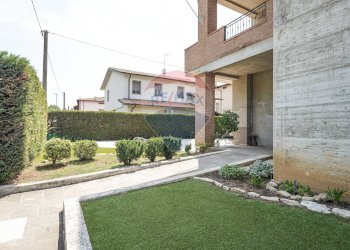 Giardino - Quadrilocale Via Cascine
 
11, Levate - foto 18