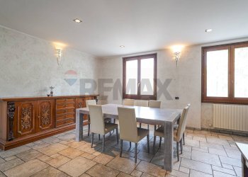 Sala da pranzo - Quadrilocale Via Cascine
 
11, Levate - foto 1