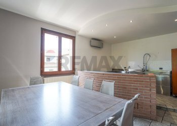 Sala da pranzo - Quadrilocale Via Cascine
 
11, Levate - foto 5