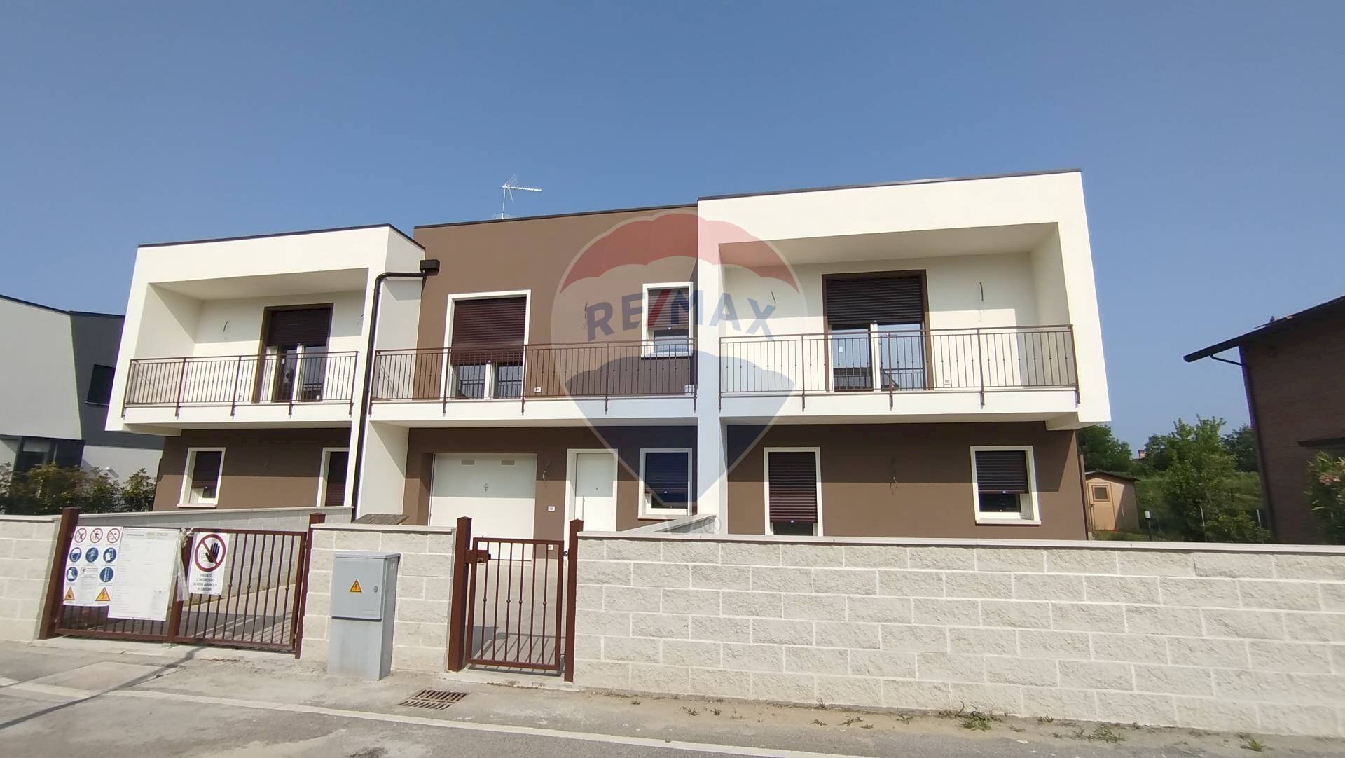 Edificio all\'aperto - Villa a Schiera Ferrara - foto 2