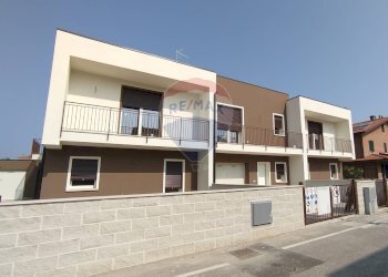 Edificio all\'aperto - Villa a Schiera Ferrara - foto 1