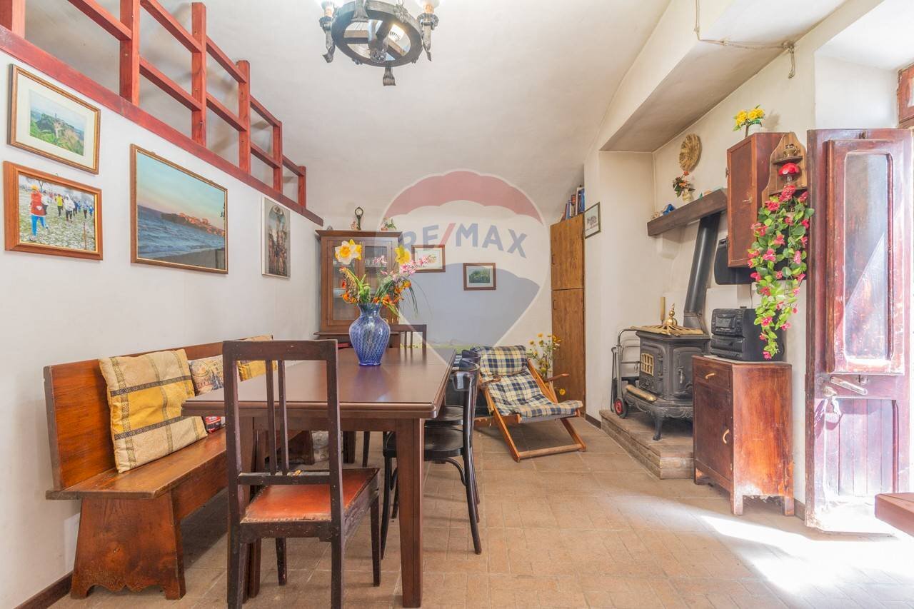 Sala da pranzo - Bilocale Via Del Fiore
 
45, Ischia di Castro - foto 1