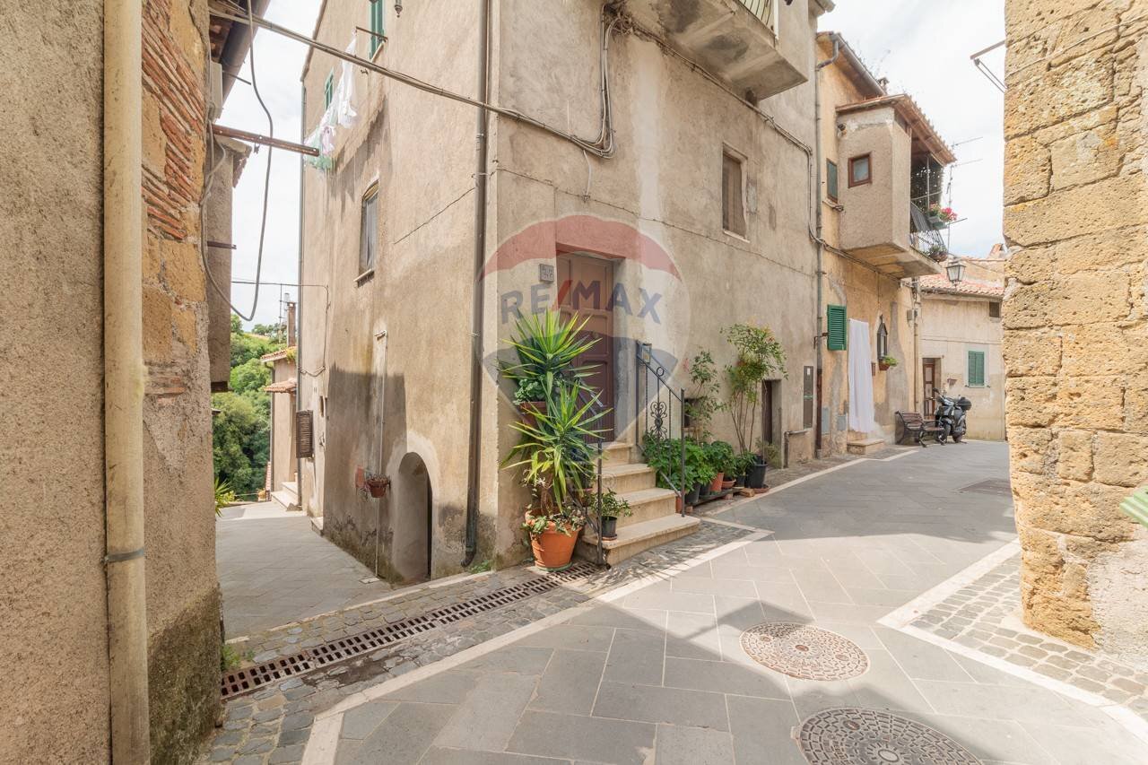 Edificio all\'aperto - Bilocale Via Del Fiore
 
45, Ischia di Castro - foto 2