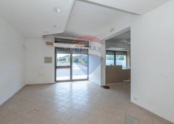 Stanza vuota - Locale Commerciale via Sorda Scicli
 
8 /10 /12, Modica - foto 7