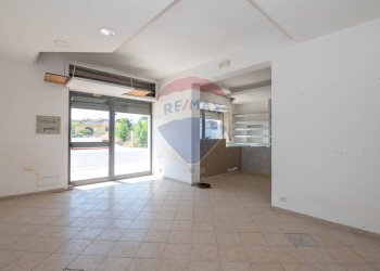 Stanza vuota - Locale Commerciale via Sorda Scicli
 
8 /10 /12, Modica - foto 22