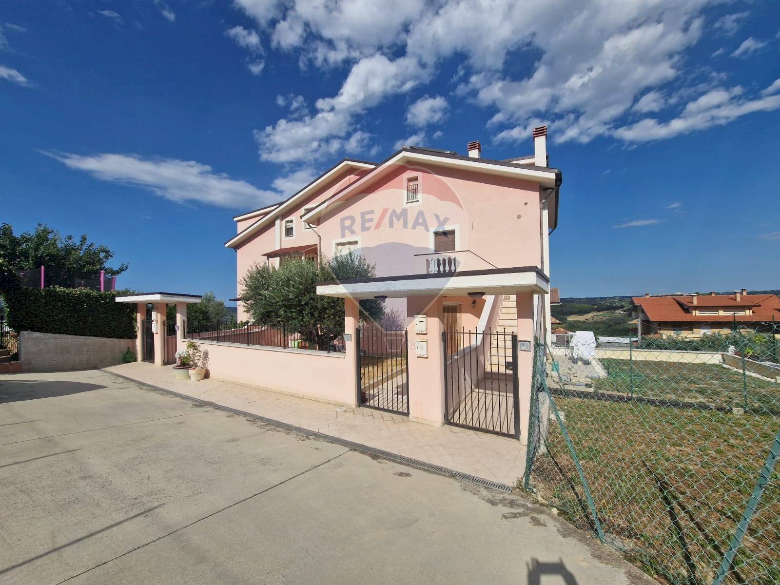 Casa all\'aperto - Casa semi indipendente Via S. Chiara
4, Bucchianico - foto 3