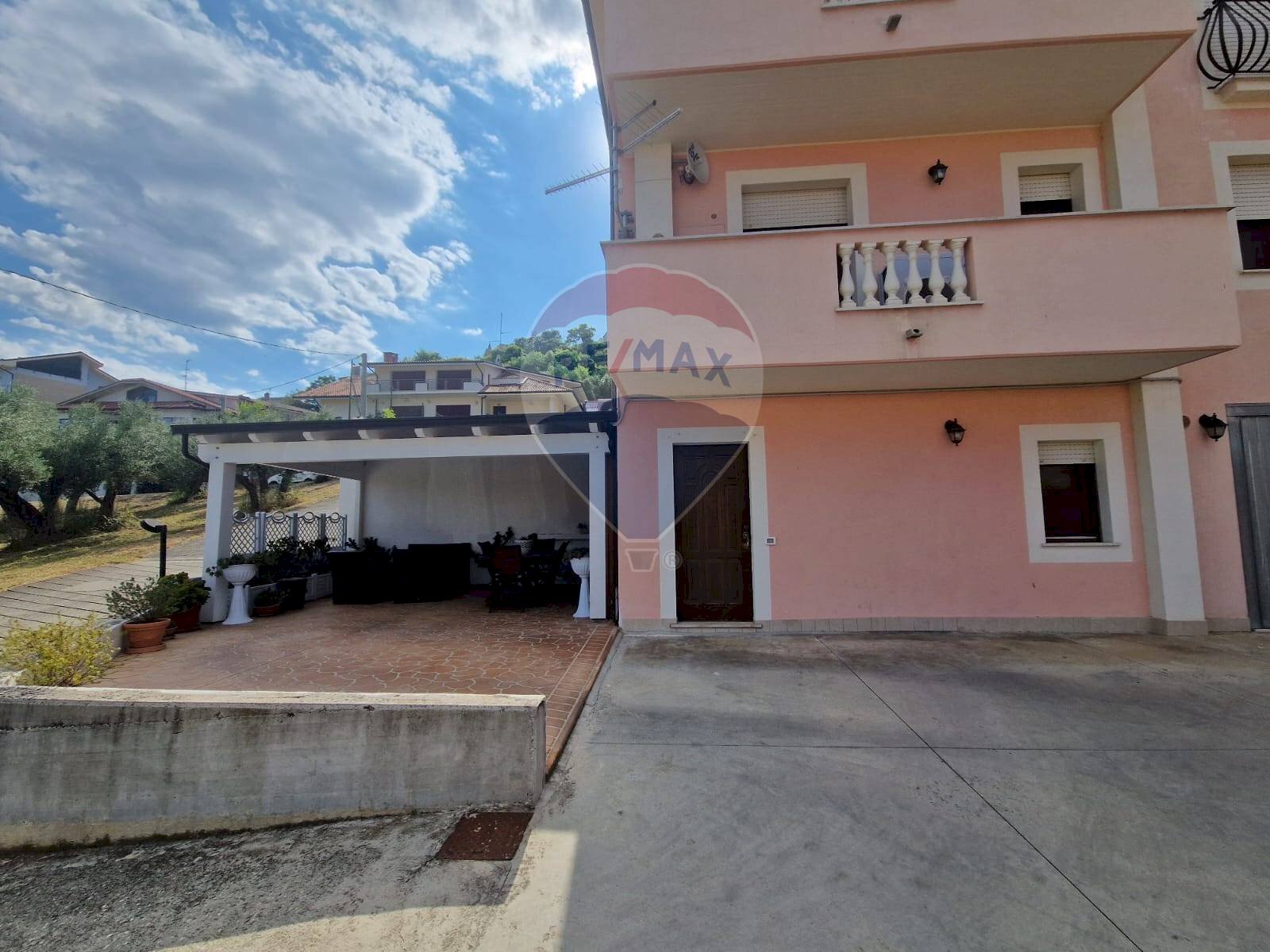 Terrazza - Semi-detached house Via S. Chiara
 
4, Bucchianico - photo 1