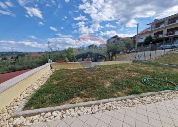 Giardino - Semi-detached house Via S. Chiara
 
4, Bucchianico - photo 36
