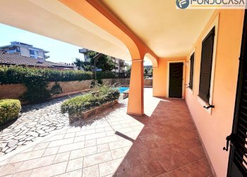 Loggiato d\'ingresso - Villa Via Trieste, Camaiore - foto 19