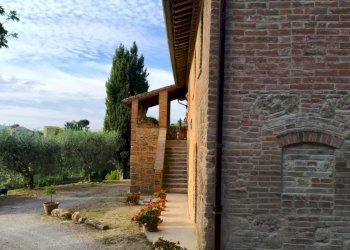 Rustic Strada del Lago, Chiusi - photo 3