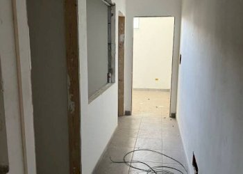 Corridoio - Capannone via Provinciale Madonnelle, Napoli - foto 8