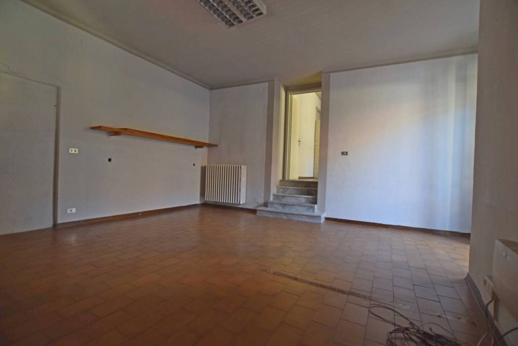 Camera da letto - Trilocale piazza Cesare Battisti, 2, Mondovì - foto 3