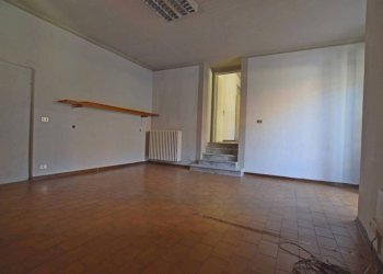 Camera da letto - Trilocale piazza Cesare Battisti, 2, Mondovì - foto 3