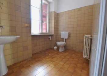 Bagno - Office piazza Cesare Battisti, 2, Mondovì - photo 22