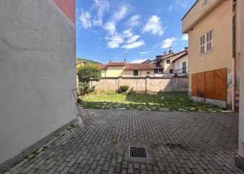 Cortile interno - Casa indipendente via Fratelli Carle, 42, Chiusa di Pesio - foto 4