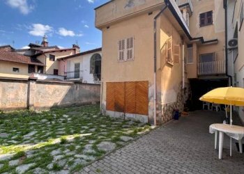 Cortile interno - Casa indipendente via Fratelli Carle, 42, Chiusa di Pesio - foto 6