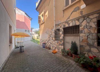 Cortile interno - Casa indipendente via Fratelli Carle, 42, Chiusa di Pesio - foto 46