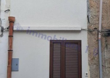 Facciata - Casa indipendente via Vittor Pisani, 1, Castellammare del Golfo - foto 12
