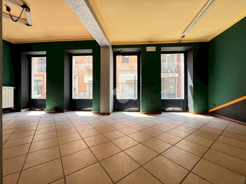 Negozio Via Pietro Custodi, Galliate - foto 1