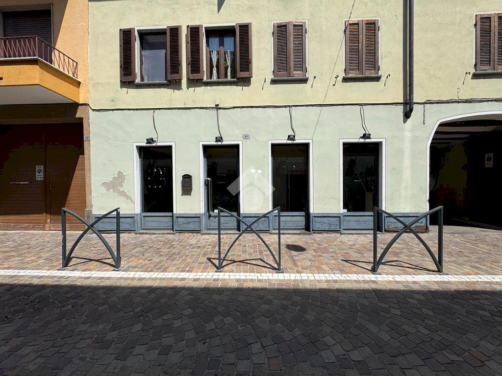 Negozio Via Pietro Custodi, Galliate - foto 2