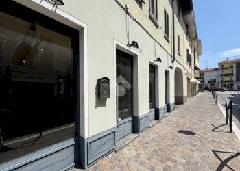 Negozio Via Pietro Custodi, Galliate - foto 3