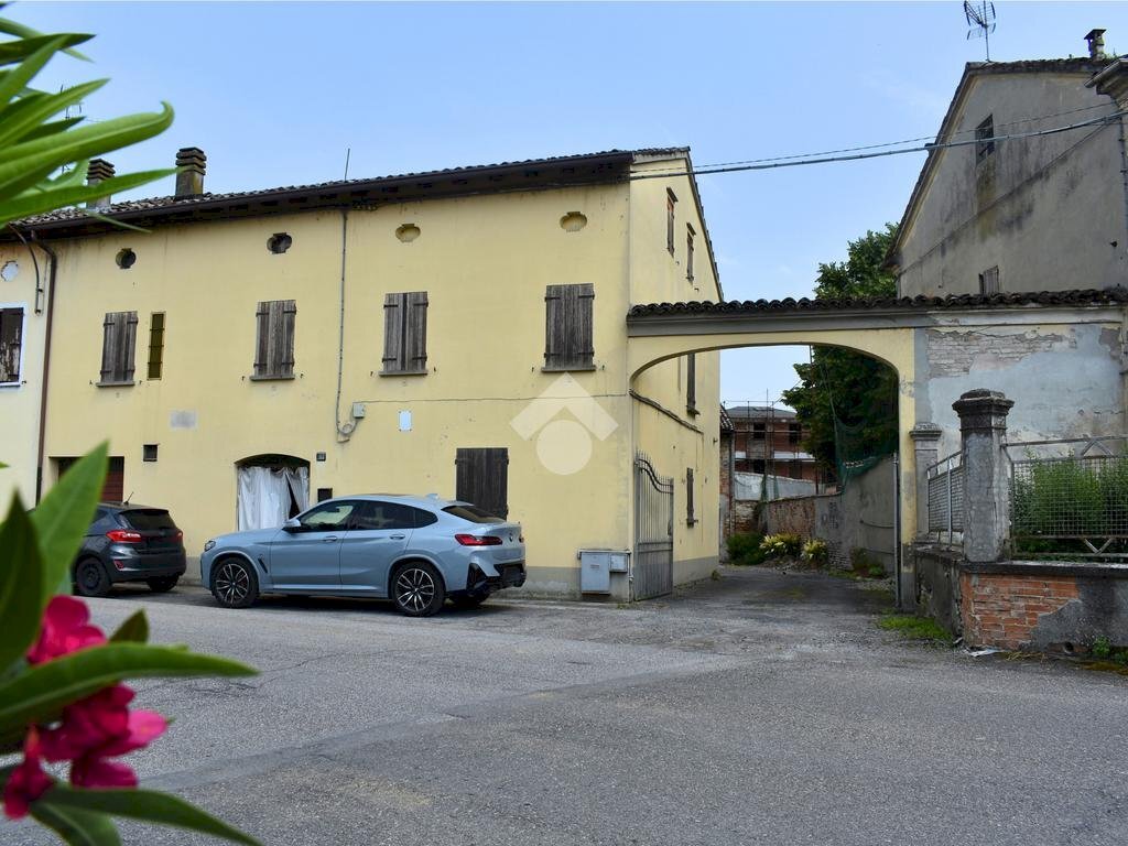 Semi-detached house Brescello, Brescello - photo 1