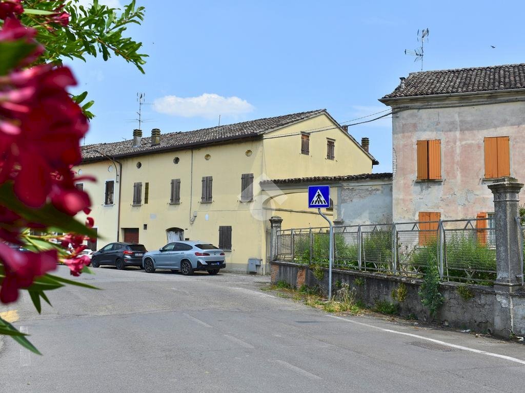 Semi-detached house Brescello, Brescello - photo 2