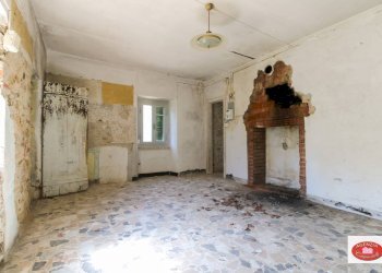 Tipico salotto con camino - Rustico Via Davide Vignolo
 
38, Pontinvrea - foto 15