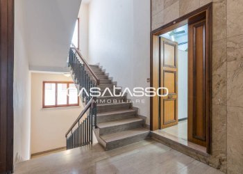 Ingresso secondario - Locale Commerciale Viale San Giovanni Bosco, Macerata - foto 2