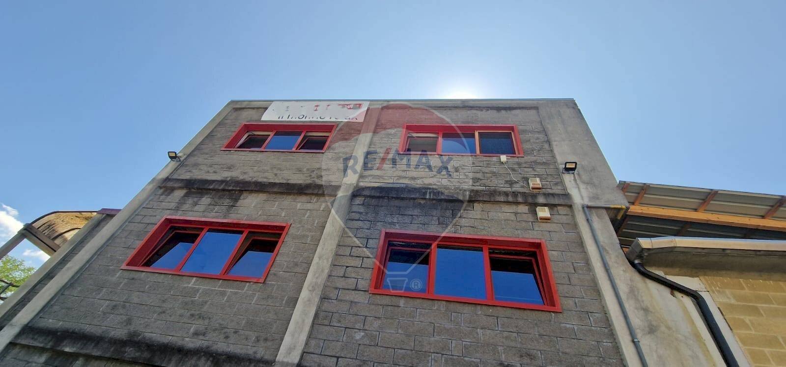 Edificio all\'aperto - Office Via Cesare Battisti
 
5, Dormelletto - photo 1