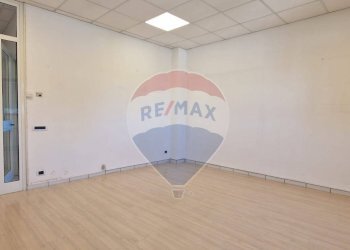 Stanza vuota - Office Via Cesare Battisti
 
5, Dormelletto - photo 7