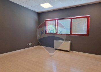 Stanza vuota - Office Via Cesare Battisti
 
5, Dormelletto - photo 9