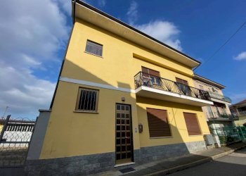 Facciata - Appartamento via Isolabella, 13, Carmagnola - foto 1